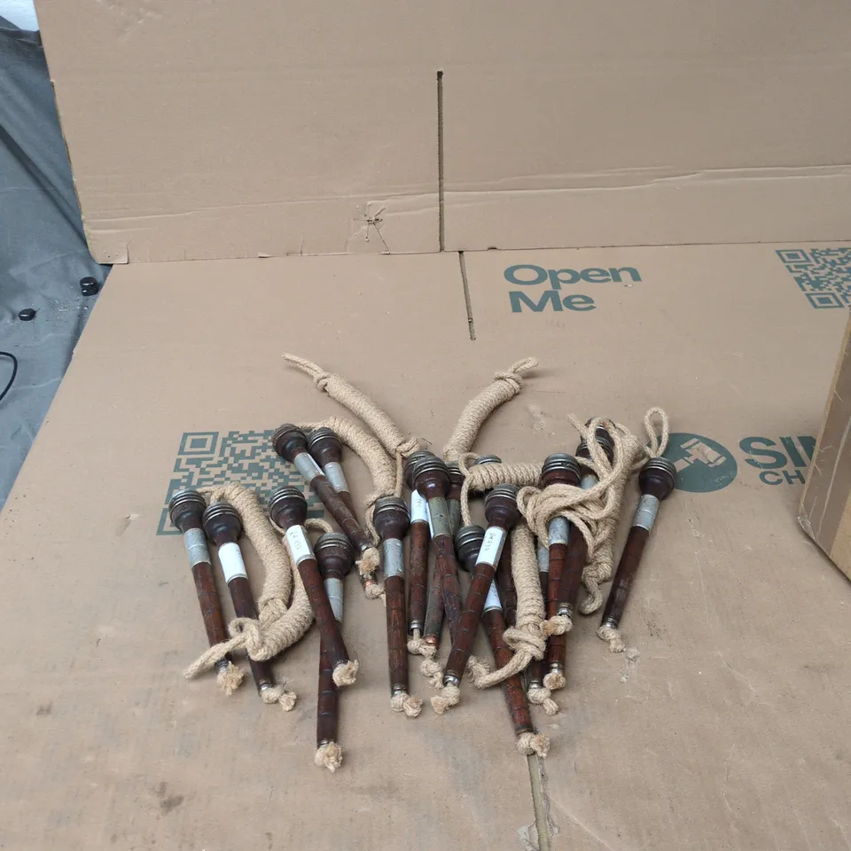 9X WOODEN HANDLED SKIPPING ROPES 