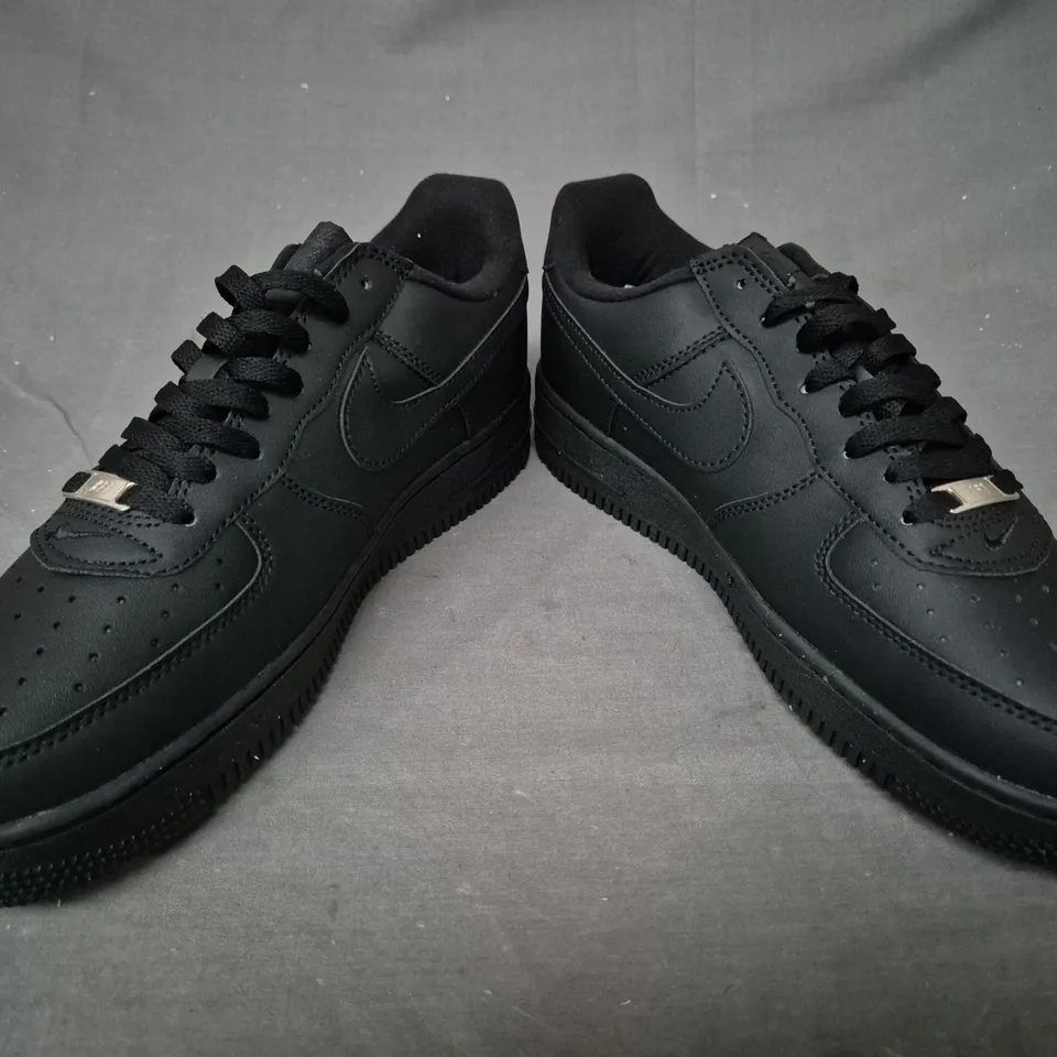 BOXED PAIR OF NIKE SUPREME AIR FORCE 1 SHOES IN BLACK UK SIZE 10