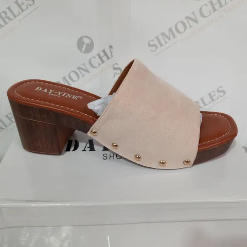 DAY-VINE BEIGE OPEN TOE SHOES - SIZE EU40
