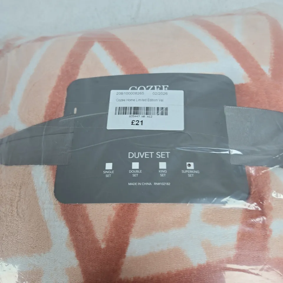 COZEE HOME DUVET SET – PEACH GEOMETRIC PATTERN – SEALED IN ORIGINAL PACKAGING