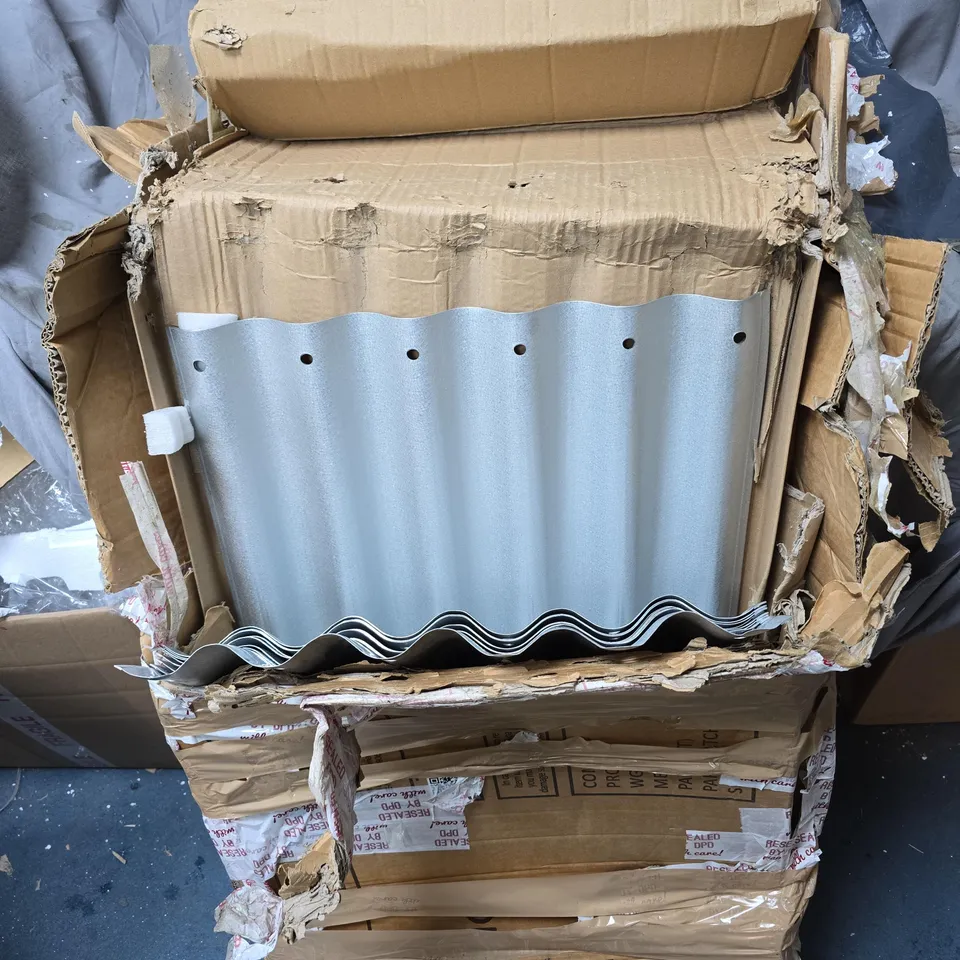 APPROXIMATELY 10 X CORRUGATED METAL SHEETS, ASSORTED