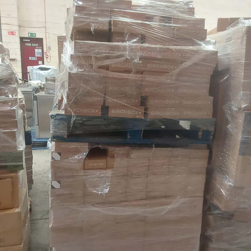 PALLET CONTAINING A VERY LARGE QUANTITY OF ASSORTED BIRCHBOX BEAUTY SETS ECT
