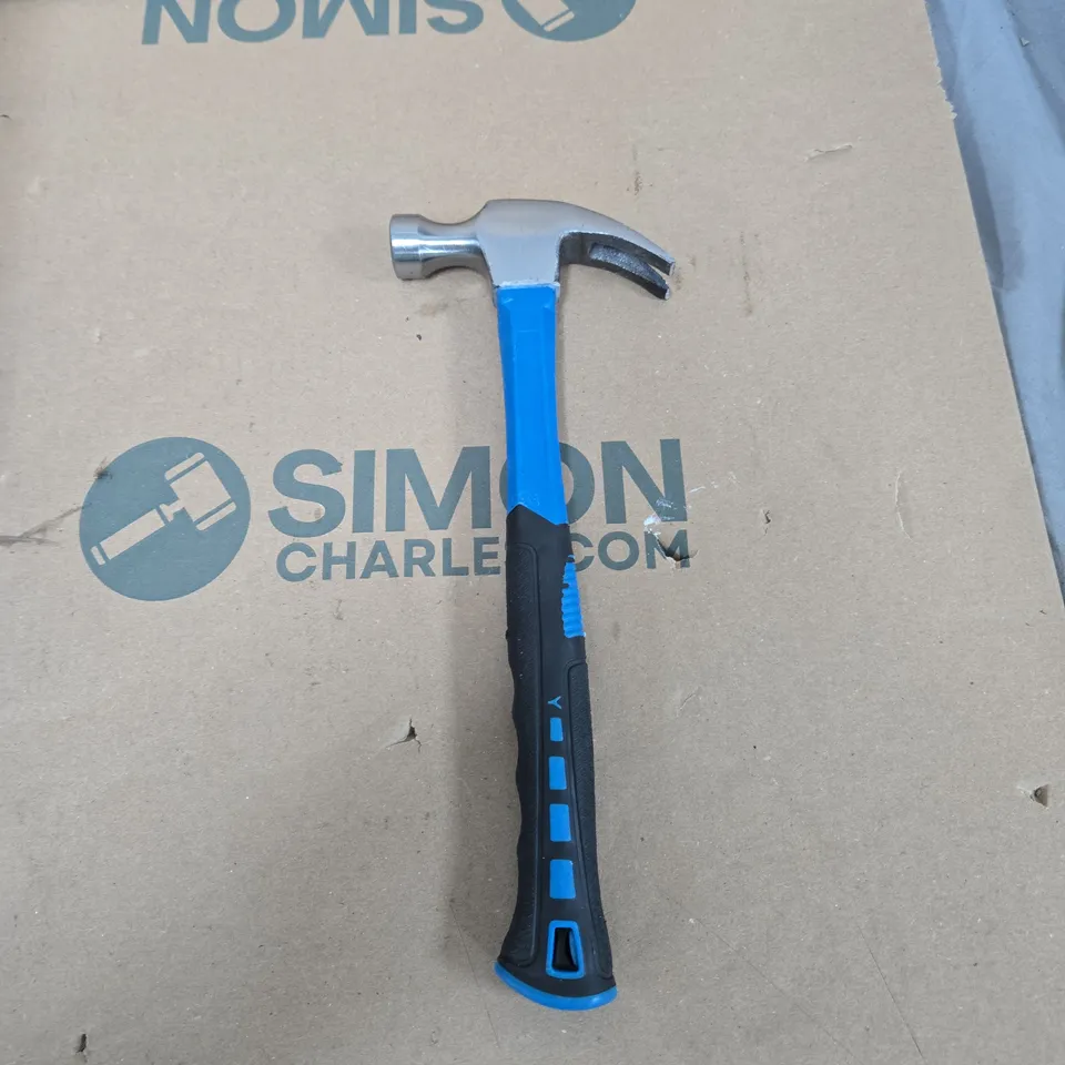 TOTE OF APPROXIMATELY 20 ASSORTED ITEMS TO INCLUDE: HAMMER