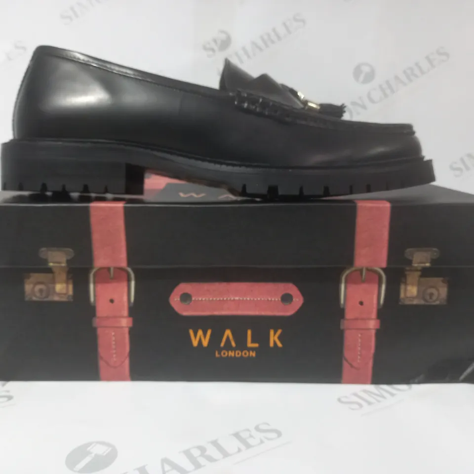 BOXED PAIR OF WALK LONDON CAMPUS TASSEL LOAFERS IN BLACK UK SIZE 8