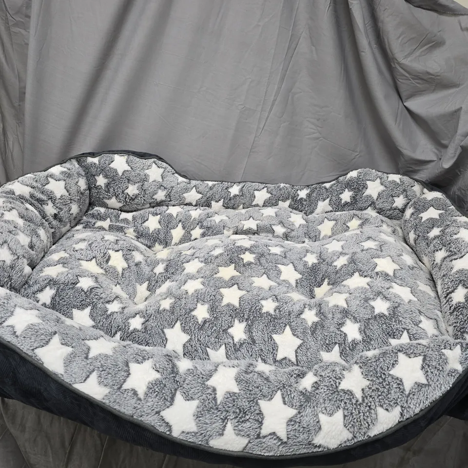 STAR PATTERNED LARGE DOG BED 