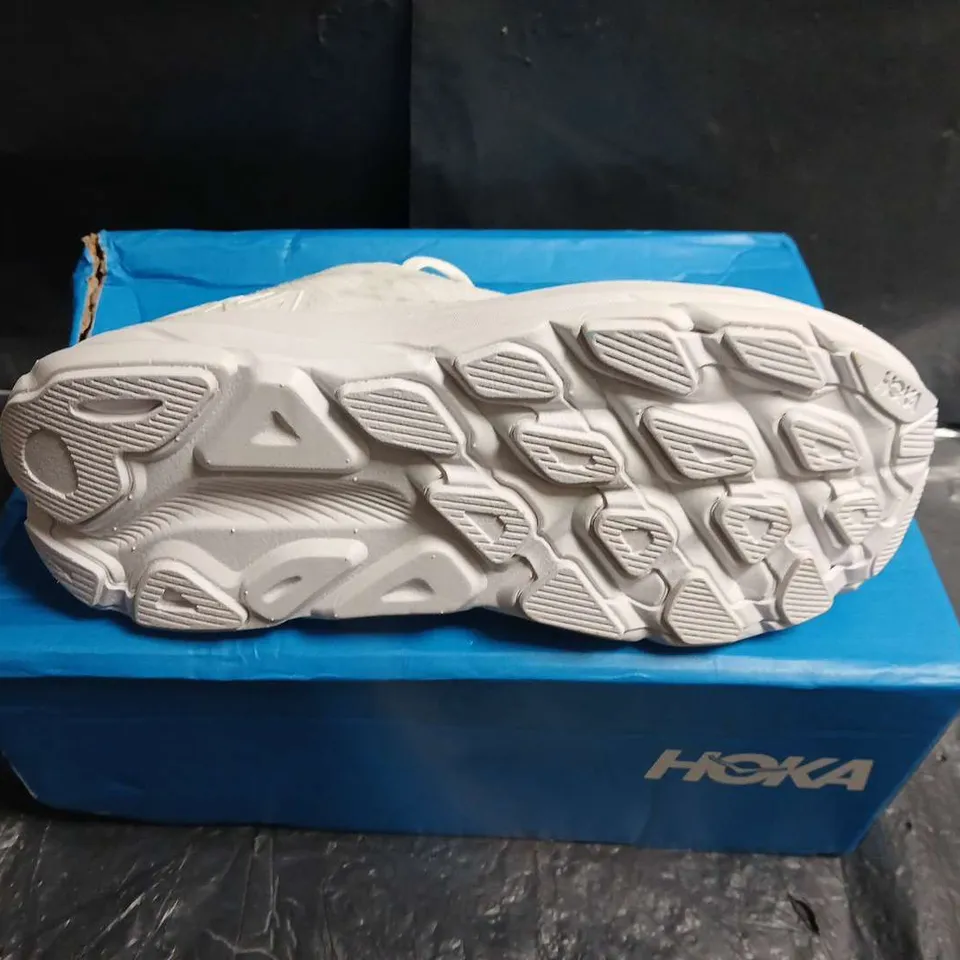 BOXED PAIR OF HOKA CLIFTON 9 WIDE WOMEN’S RUNNING SHOES – WHITE, UK 5 (US 6.5)