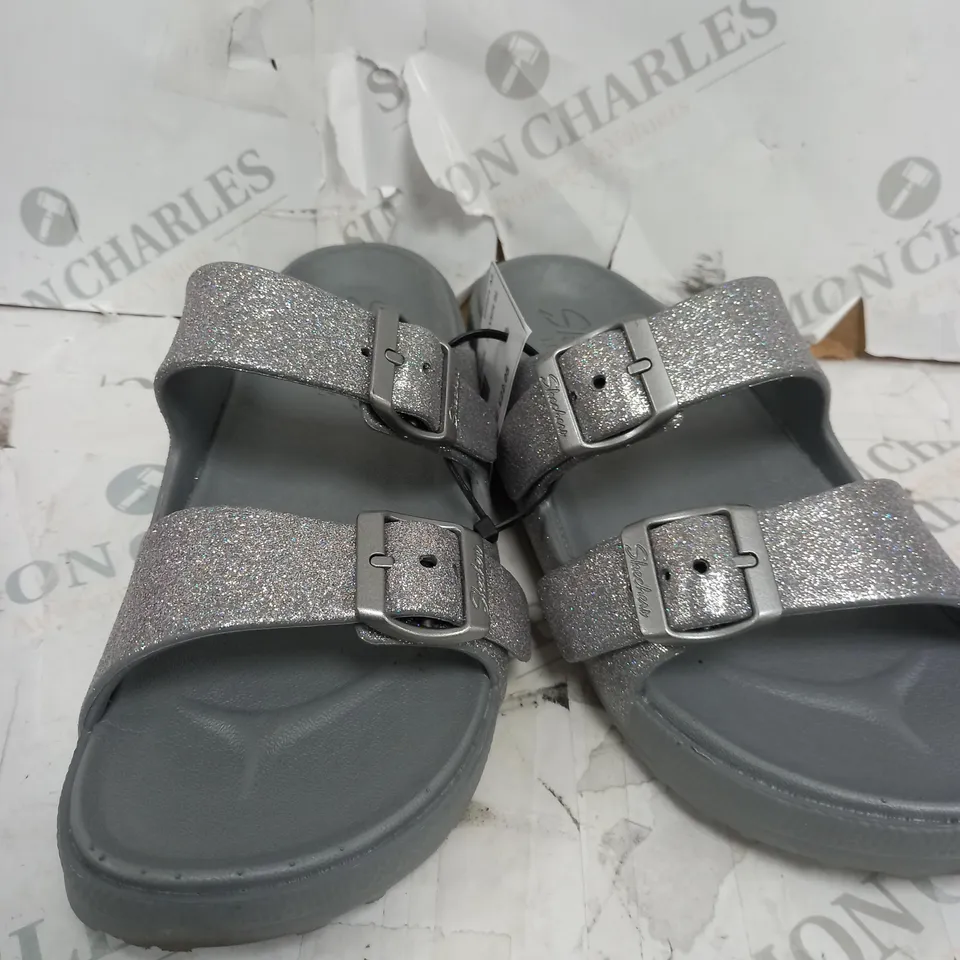 SKECHER SILVER SANDALS SIZE 5