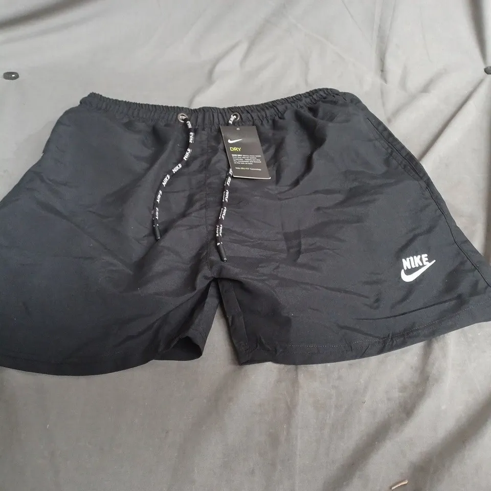 NIKE BLACK DRAWSTRING SHORTS – SIZE M