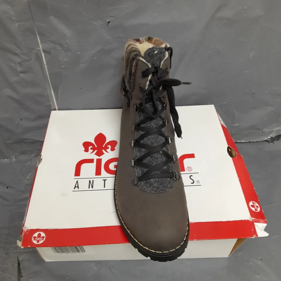 BOXED PAIR OF RIEKER LINED BOOTS IN GREY SIZE 41
