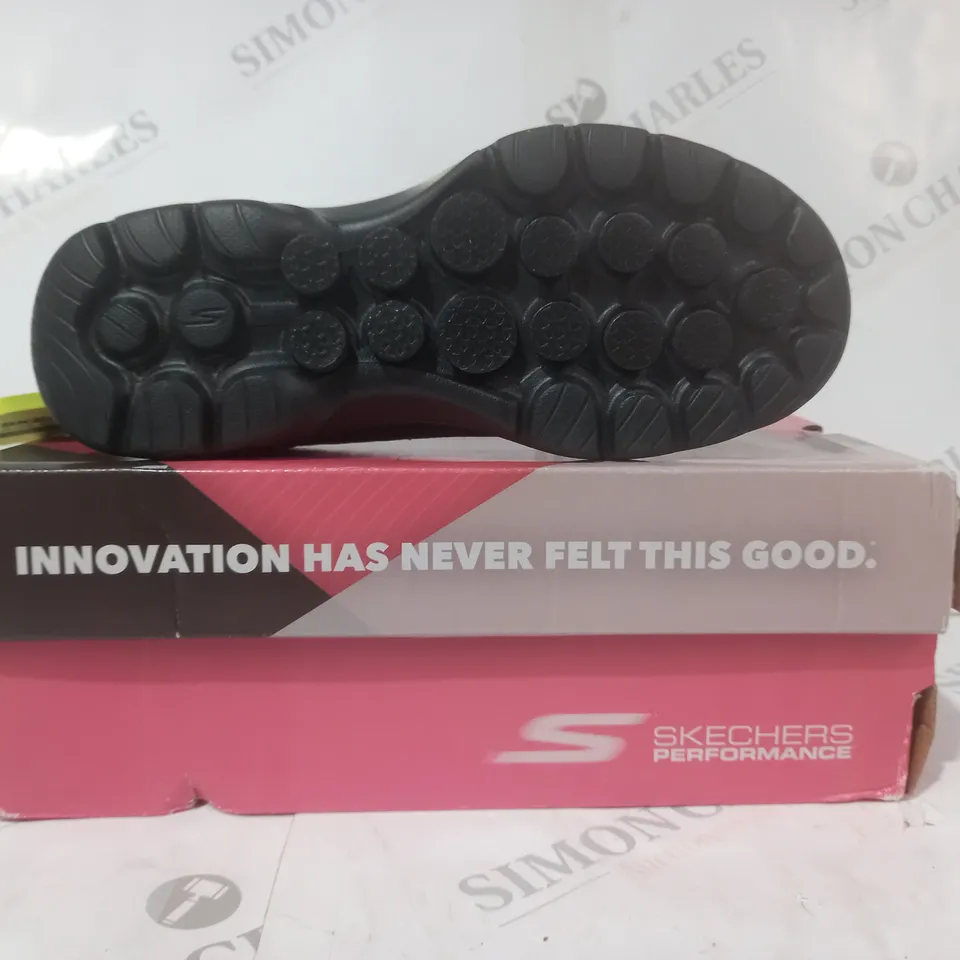 BOXED PAIR OF SKECHERS GO WALK 6 SLIP-ON SHOES IN BLACK UK SIZE 3
