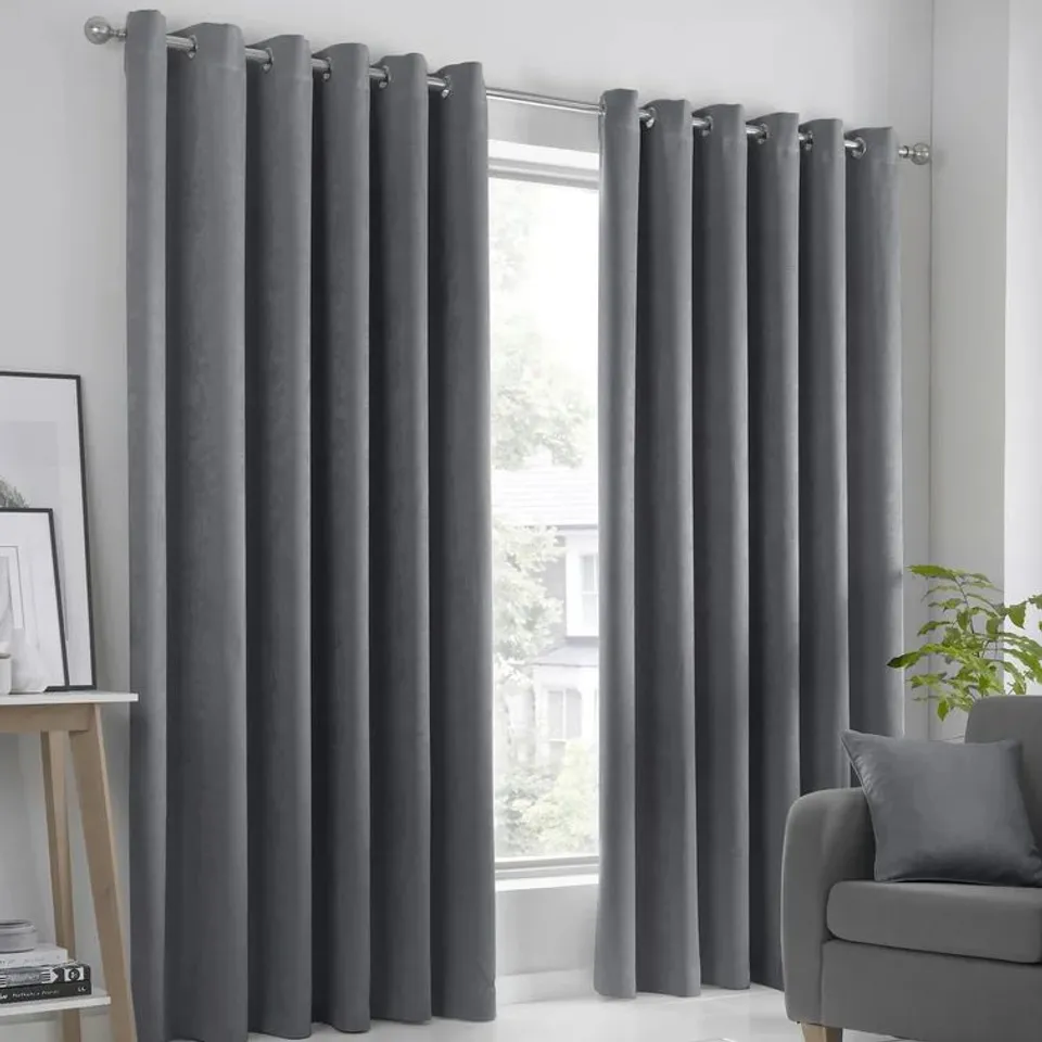 BAGGED EYELET ROOM DARKENING CURTAIN - 117 x 137cm