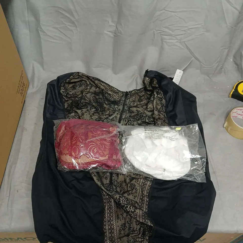 WOMEN'S CLOTHING & ACCESSORIES – MIXED LOT OF APPROXIMATELY 25 ITEMS . DESIGNER LINGERIE