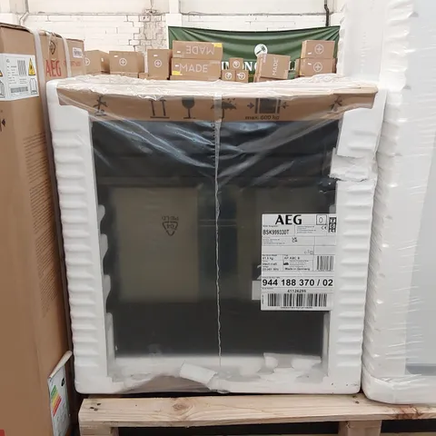 AEG 9000 STEAM PRO INTEGRATED SINGLE ELECTRIC OVEN Model BSK999330T