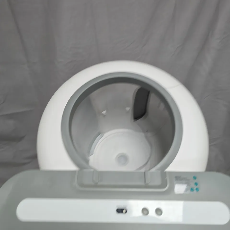 SELF CLEANING CAT LITTER TRAY