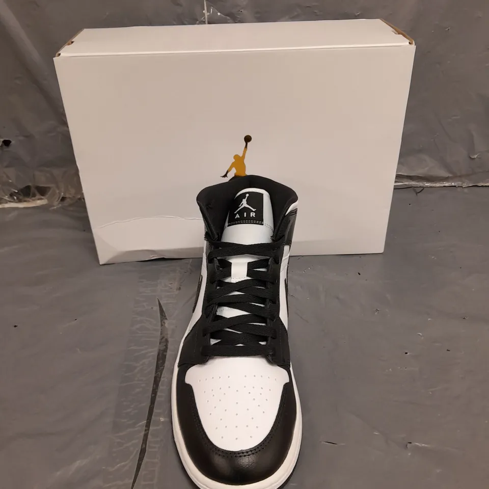 BOXED PAIR OF WOMENS AIR JORDAN 1 MID WHITE/BLACK UK 9