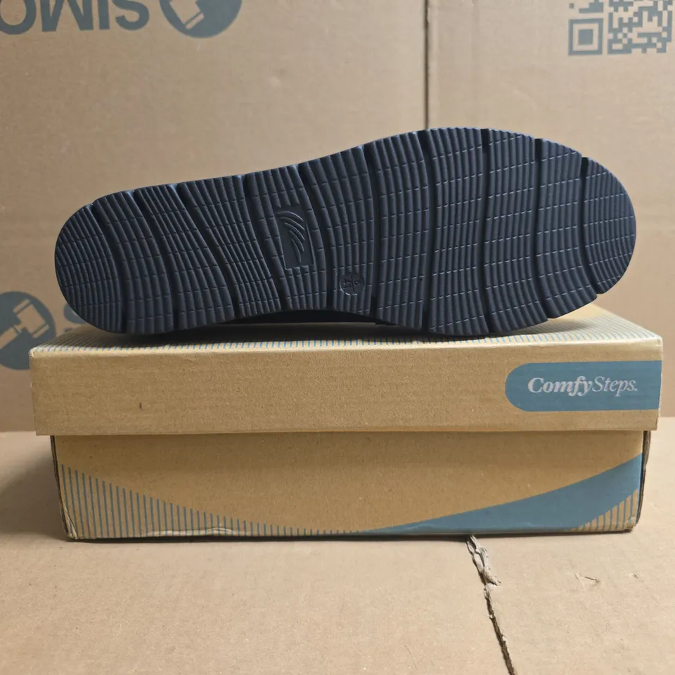 BOXED PAIR OF COMFY STEPS YVONNE WEDGE LOAFERS IN BLACK SIZE 8
