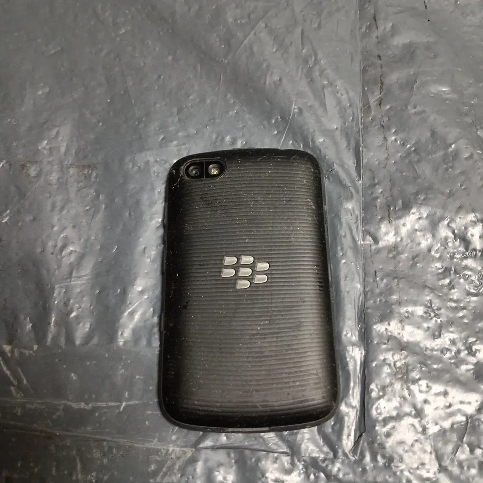 BLACKBERRY SMARTPHONE WITH PHYSICAL QWERTY KEYBOARD – BLACK 