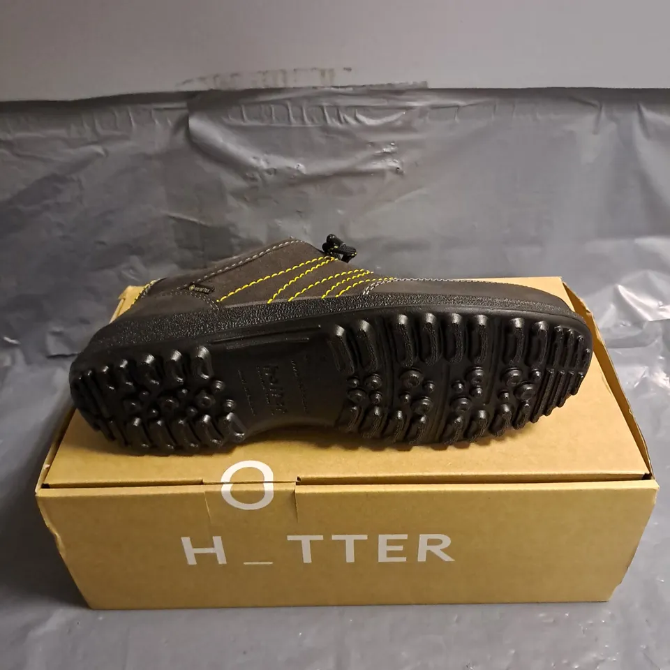 BOXED PAIR OF HOTTER MIST GTX SHOES IN CHARCOAL/CITRUS SIZE UK 8