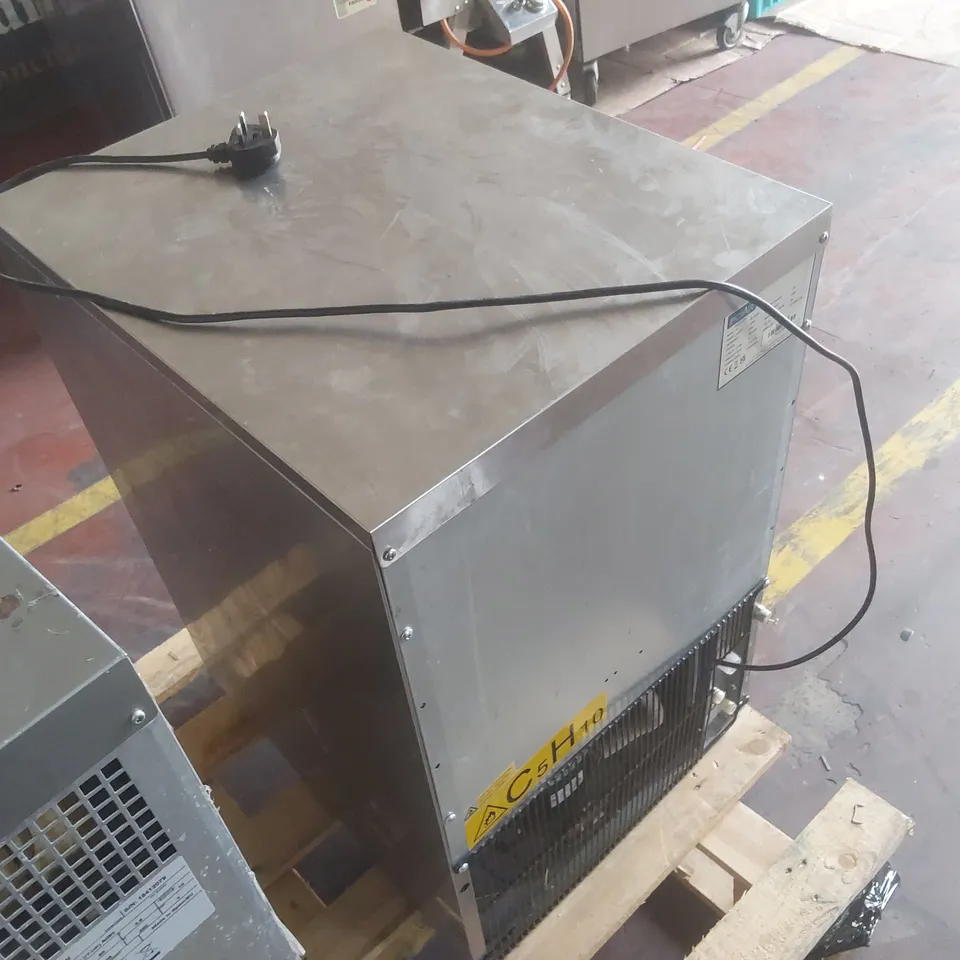 POLAR GL192-03 COMMERCIAL UNDERCOUNTER ICE MACHINE