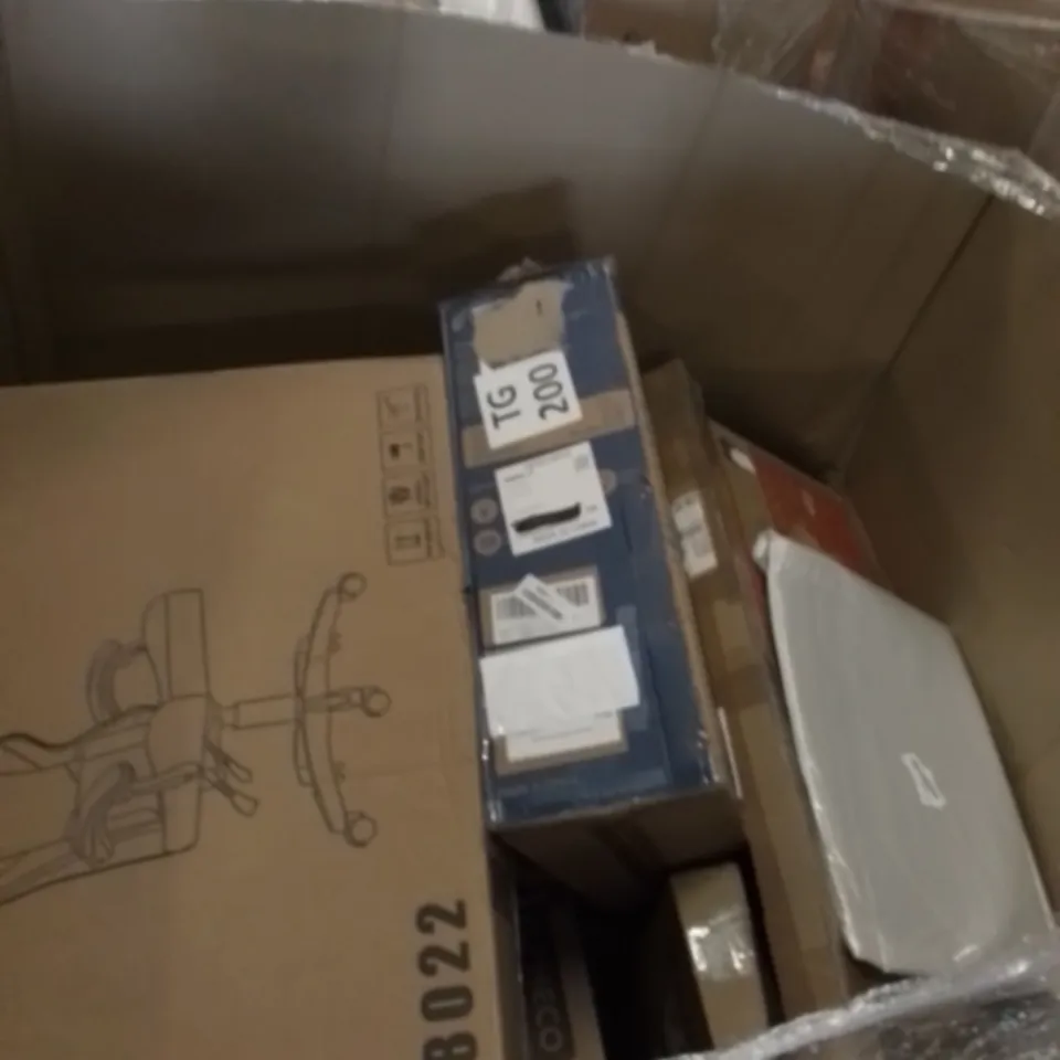 PALLET OF UNPROCESSED ITEMS TO INCLUDE CHILDREN SEATING SET, TOILET SEAT, AND WHITE KITCHEN TAP