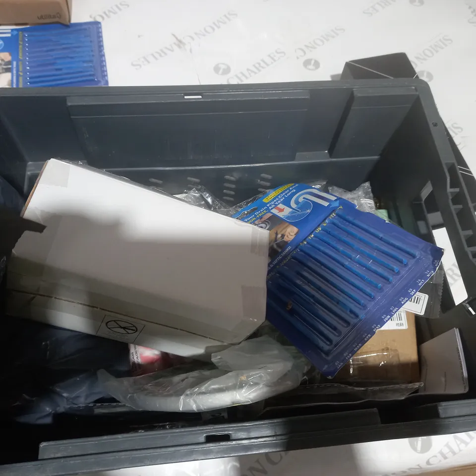 TOTE OF APPROXIMATELY 16 ASSORTED ITEMS TO INCLUDE A TITLEIST GOLF BALL AND A COMBINATION KEY SAFE