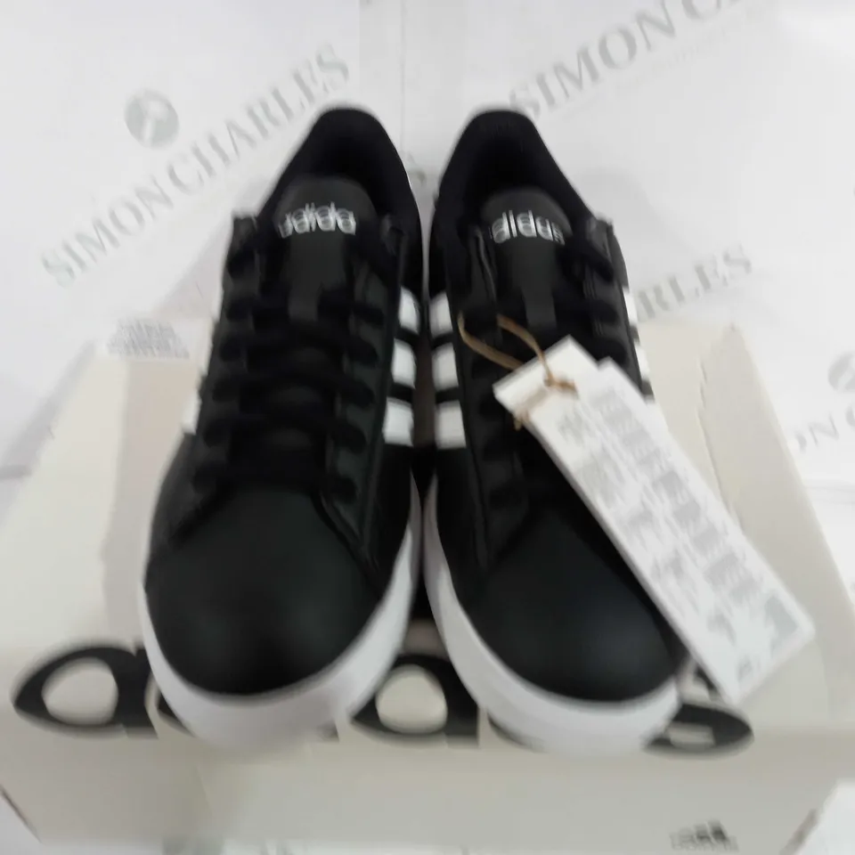BOXED PAIR OF ADIDAS TRAINERS GRAND COURT 2.0 (MEN) - BLACK/WHITE - UK 5