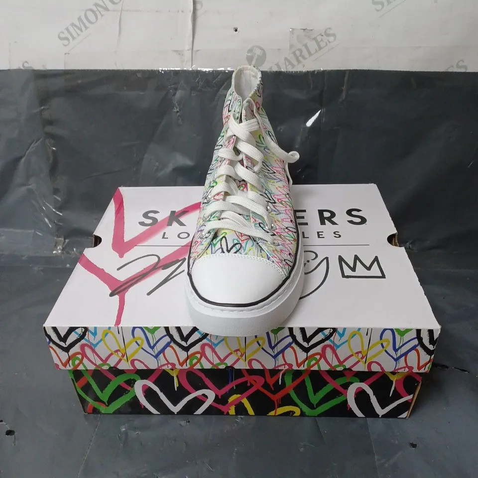 SKECHERS LADIES LACE UP PUMPS WHITE MULTI SIZE 9