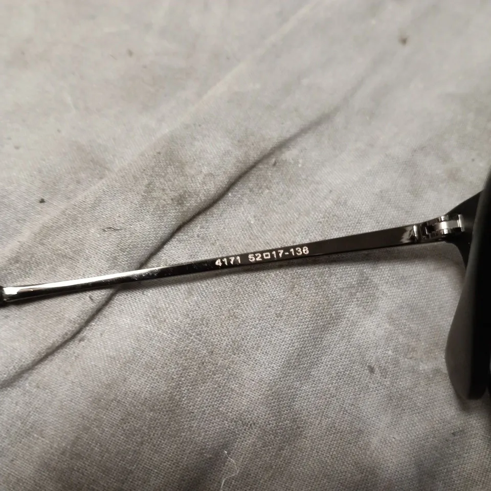 RAY-BAN SUNGLASSES – BLACK FRAME, POLARISED LENSES