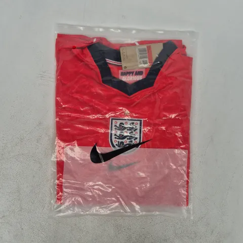 BAGGED NIKE ENGLAND AWAY FOOTBALL JERSEY IN RED SIZE LARGE