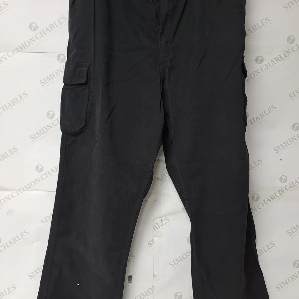 ESPIONAGE CARGO TROUSERS IN BLACK - 2XL