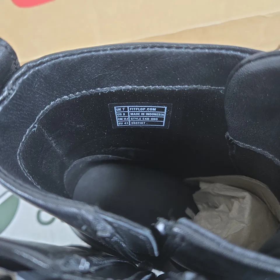 FITFLOP BLACK LEATHER LACE-UP ANKLE BOOTS – UK 7 (EU 41)