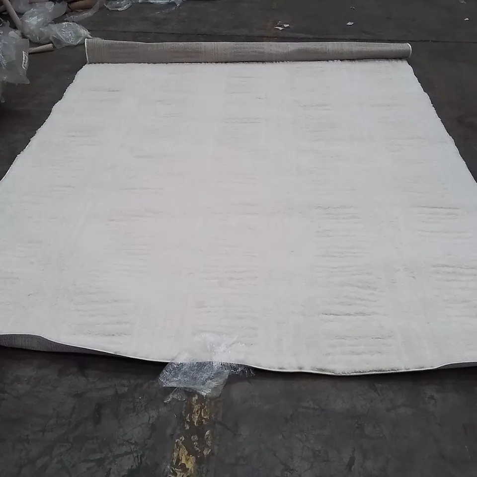 QUALITY DESIGNER AREA RUG - APPROXIMATELY 290X200CM