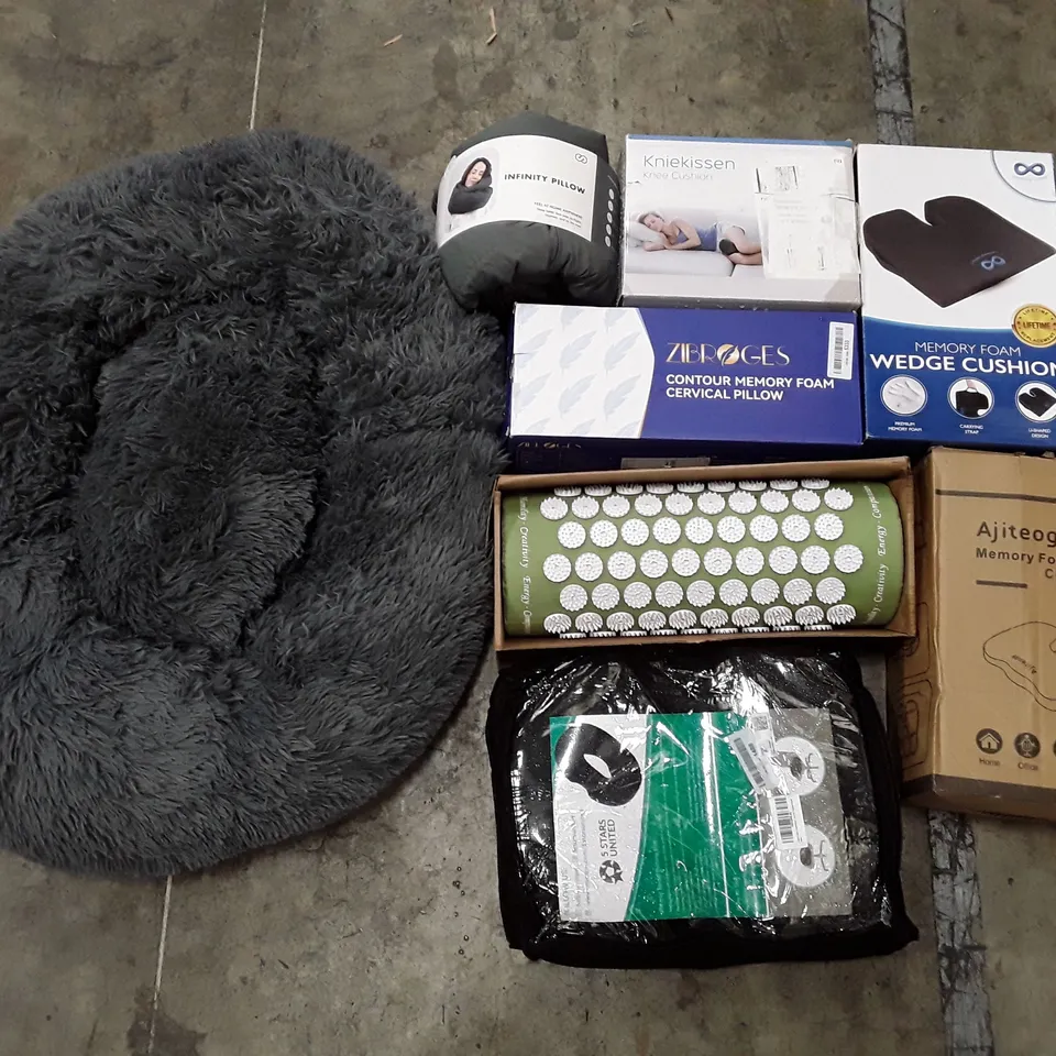 PALLET CONTAINING ASSORTED PILLOWS & CUSHIONS INCLUDING INFINITY PILLOW, MEMORY FOAM SEAT CUSHION, PET BED, KNEE CUSHION, CERVICAL PILLOW