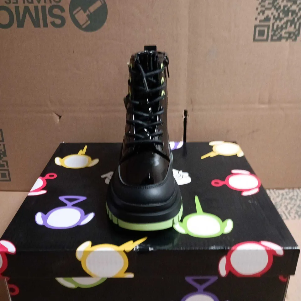 KOI KIDZ TUBBYTRONIC DISPY HEAD BOOTS BLACK AND GREEN SIZE 12