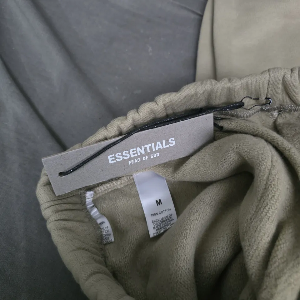 FEAR OF GOD ESSENTIALS SWEATPANTS – KHAKI, MEN’S MEDIUM