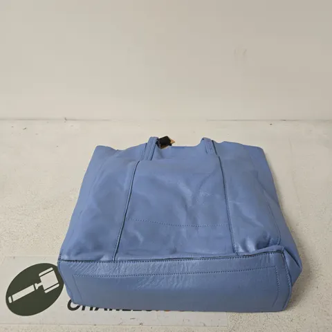 BOX OF APPROXIMATELY 5 X LIGHT BLUE LEATHER TOTE BAG 