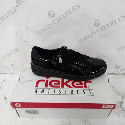 BOXED PAIR OF RIEKER TRAINERS WITH ZIP IN BLACK UK SIZE 6.5