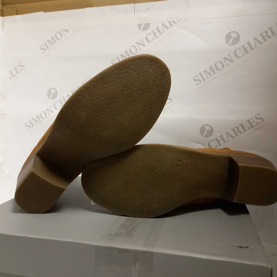 VIONIC VERA ANKLE BOOTS SIZE 6.5