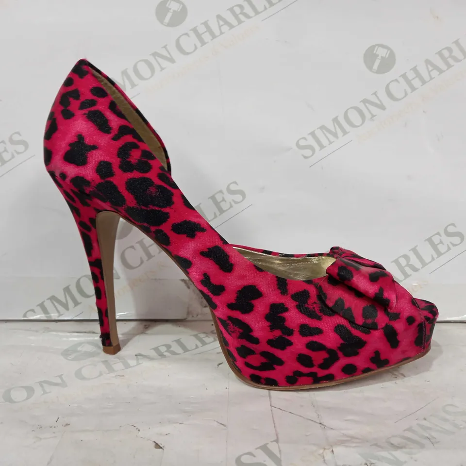 BOXED PAIR OF NEW LOOK OPEN TOE HEELS IN PINK W. LEOPARD PRINT DESIGN UK SIZE 7