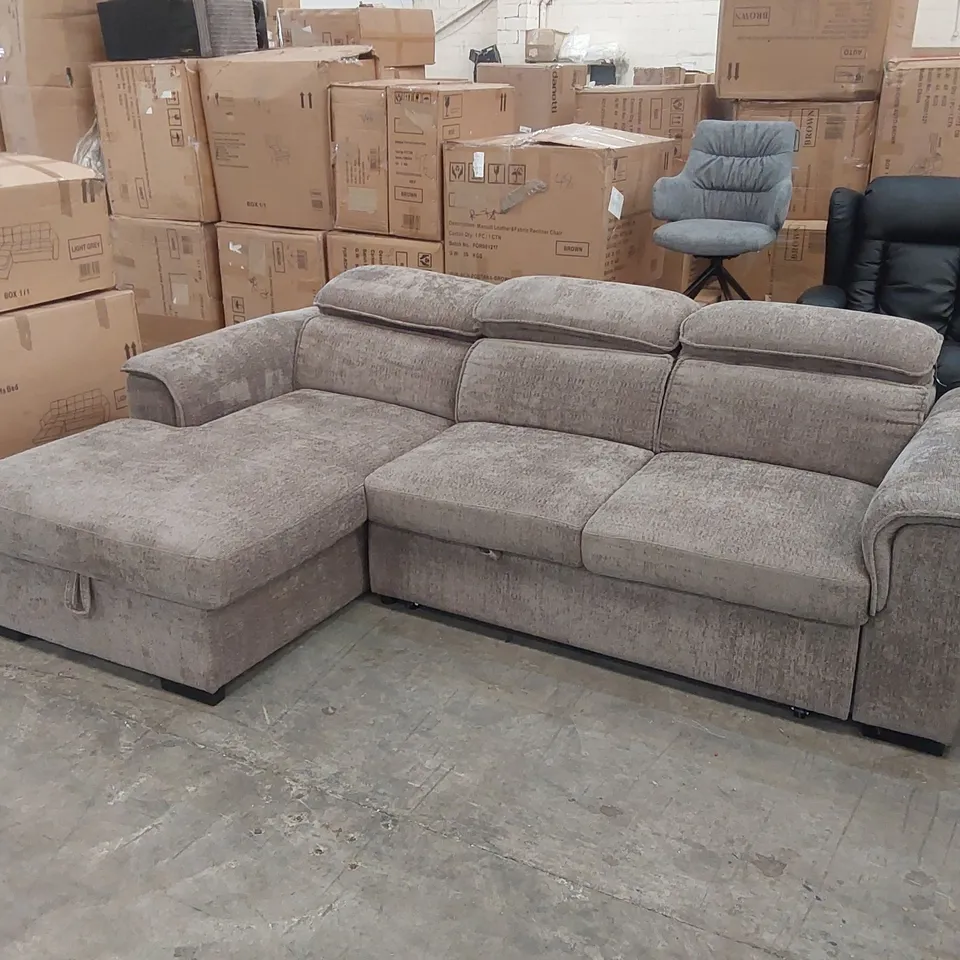 DESIGNER LARGE 3 SEATER FABRIC UPHOLSTERED SOFA BED WITH ADJUSTABLE HEADRESTS