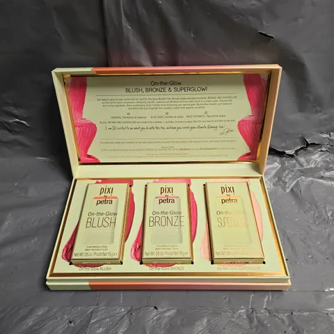 PIXI ON-THE-GLOW BLUSH, BRONZE & SUPERGLOW MOISTURE STICK TRIO 3X19G