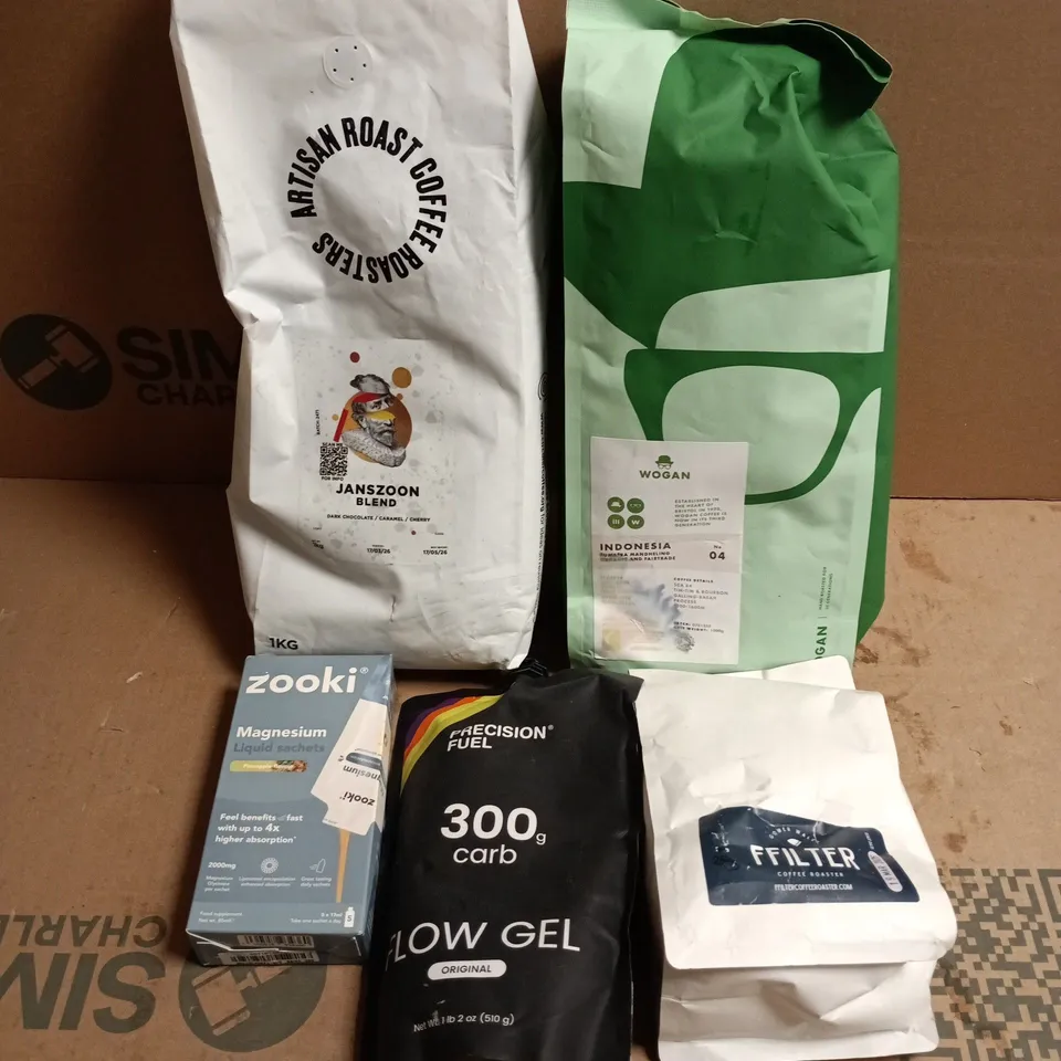 APPROXIMATELY 15 ASSORTED FOOD & DRINK ITEMS TO INCLUDE PRECISION FLOW GEL, WOGAN INDONESIA, ZOOKI MEGENSIUM LIQUID SACHETS, ETC - COLLECTION ONLY