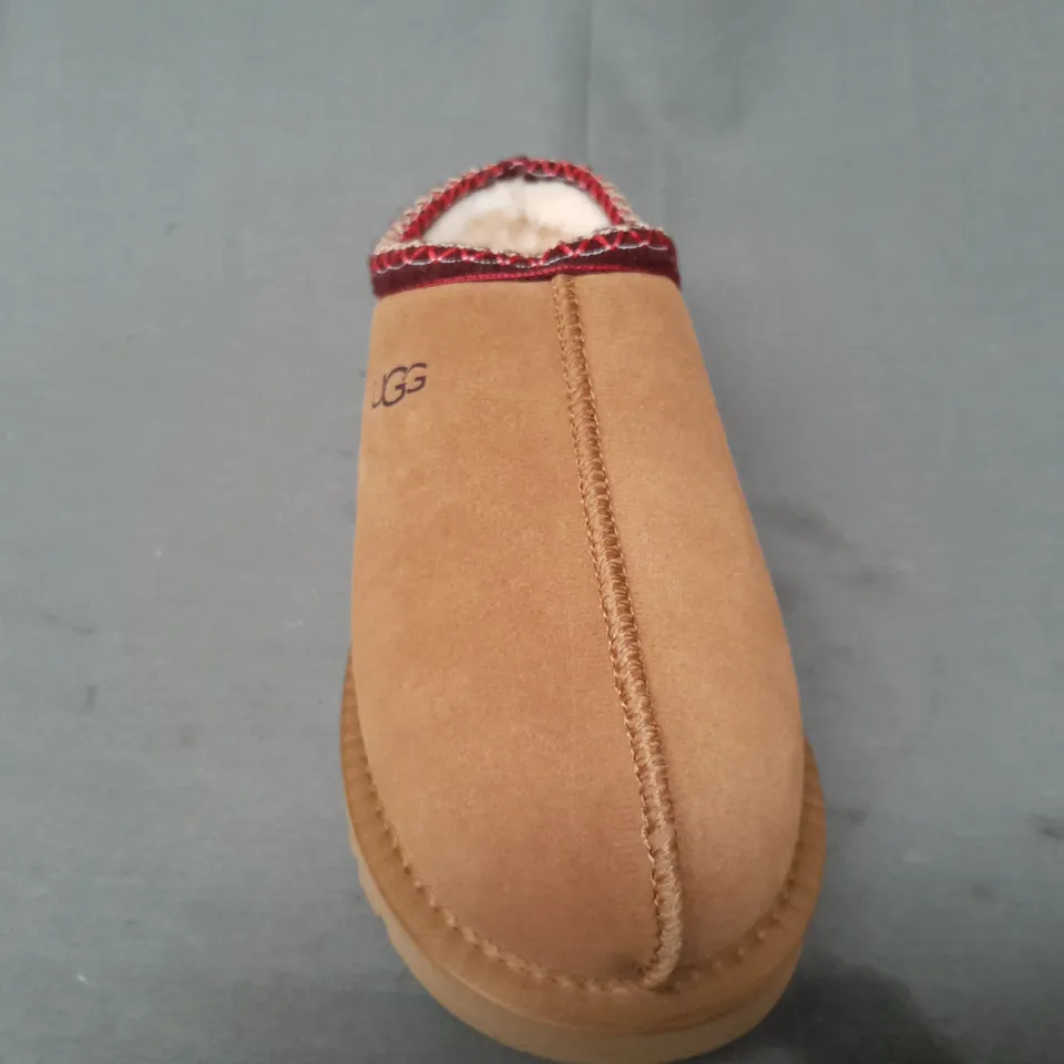 BOXED PAIR OF UGG SHOES IN CHESTNUT UK SIZE 6