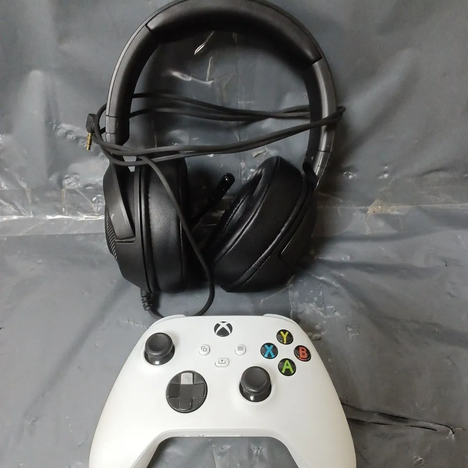 XBOX SERIES S CONSOLE WITH CONTROLLER, HEADSET, HDMI AND CHARGING CABLE AND POWER PLUG WHITE