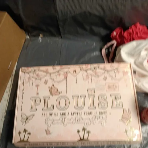 PLOUISE MAKE-UP BRUSH SET (3 BRUSHES) – PINK BOX + ASSORTED BEAUTY ITEMS