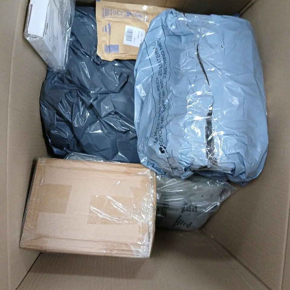 BOX OF APPROXIMATELY 8 ASSORTED HOUSEHOLD ITEMS TO INCLUDE - DUVET SET - NIP+FAB NIGHT SHIFT TRIO - LAUGHING JACK-O'LANTERN - ETC