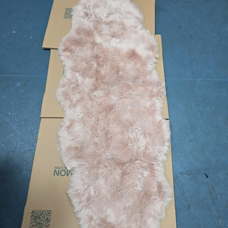 FAUX FUR RUG – PALE PINK SHAGGY PILE