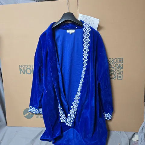 TAMSY VELVET BLUE DRESSING GOWN WITH WHITE EMBROIDERED TRIM – ONE SIZE