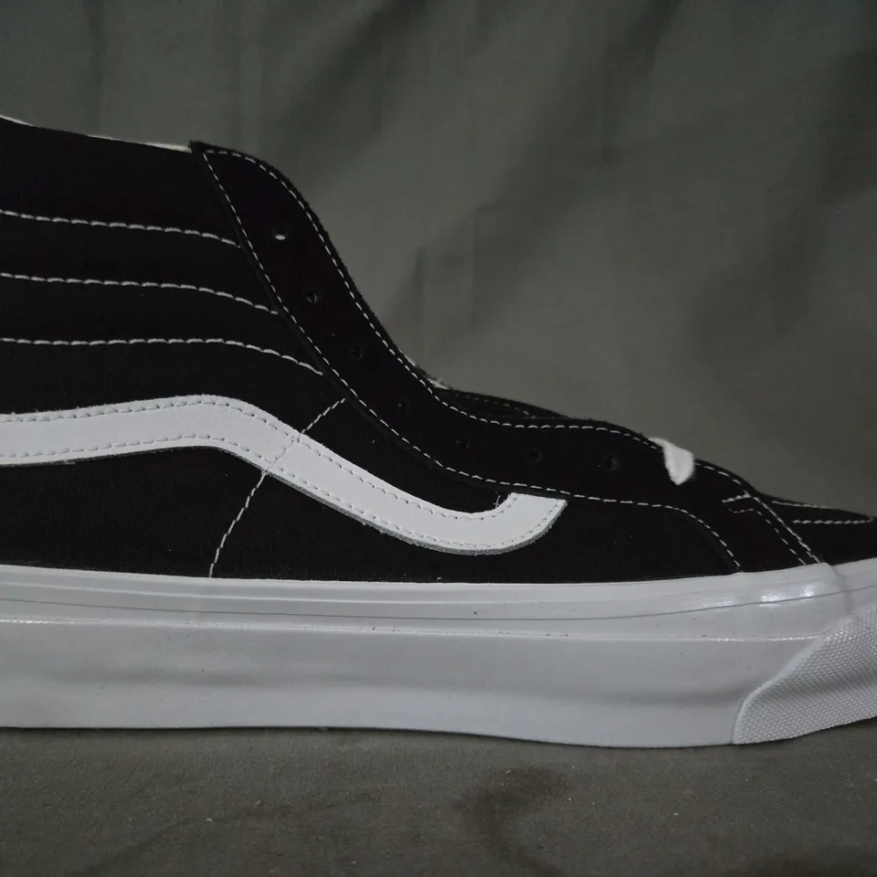 BOXED PAIR OF VANS SK8-HI REISSUE 38 SHOES IN BLACK/WHITE UK SIZE 7.5