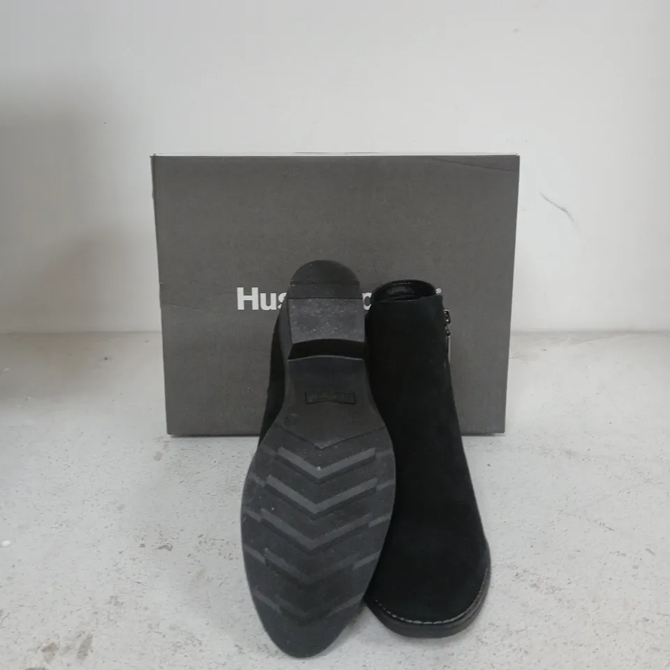 HUSH PUPPIES WOMEN'S BLACK SUEDE ANKLE BOOTS – SIDE ZIP SIZE 6